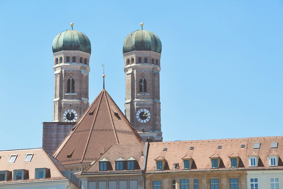 Münih’te Frauenkirche’nin iki kulesi